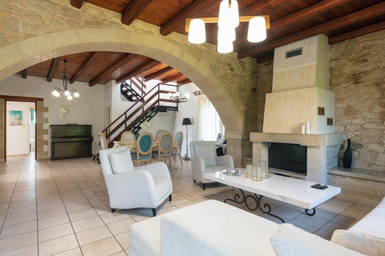 Villa Pinelopi Asprouliánoi Dış mekan fotoğraf